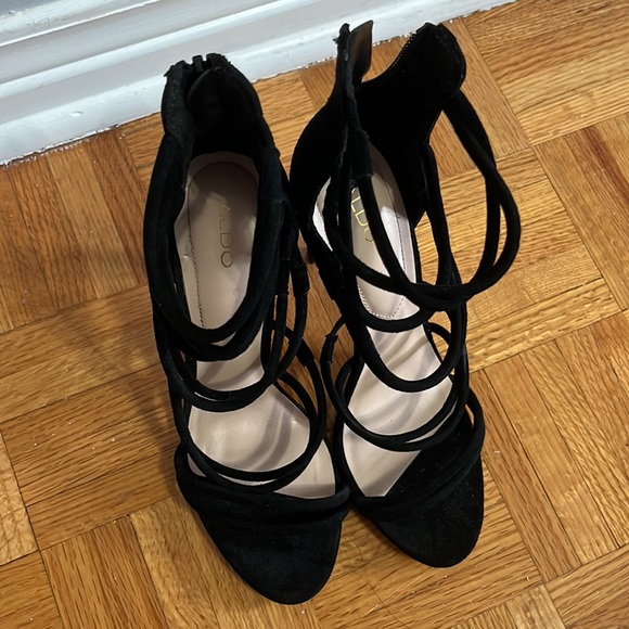 Black heels - Picture 4 of 5